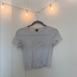 Grey/white tee